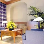 Lh Lloyd 3*