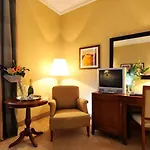 Lh Lloyd Hotel