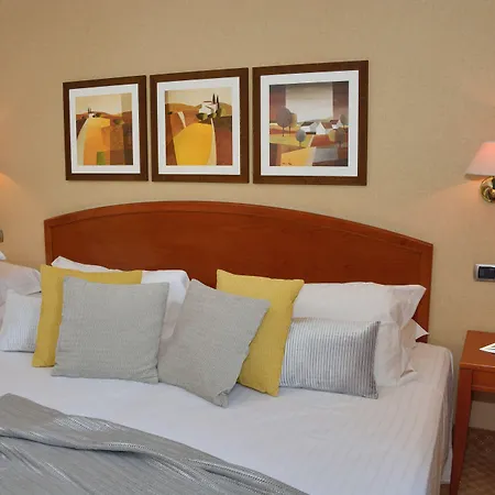Lh Lloyd 3*