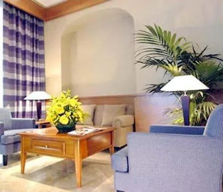 Lh Lloyd 3*