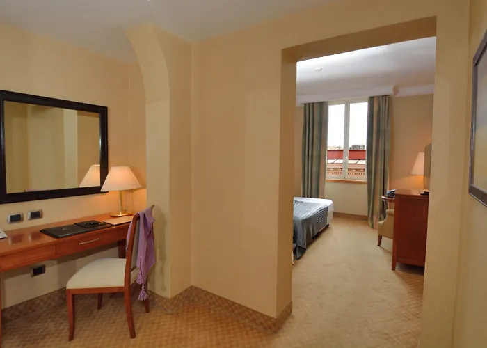 Lh Lloyd Hotel