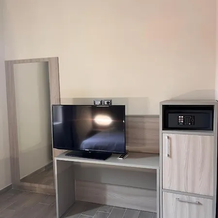 Apogia Lloyd Hotel 3*