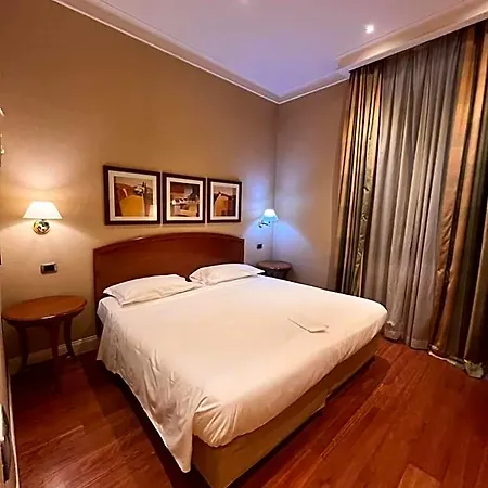 Lh Lloyd 3*