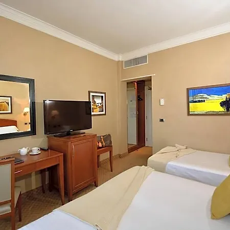 Lh Lloyd 3* روما