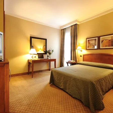 فندق Lh Lloyd 3*
