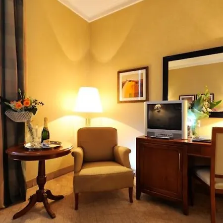 Apogia Lloyd Hotel