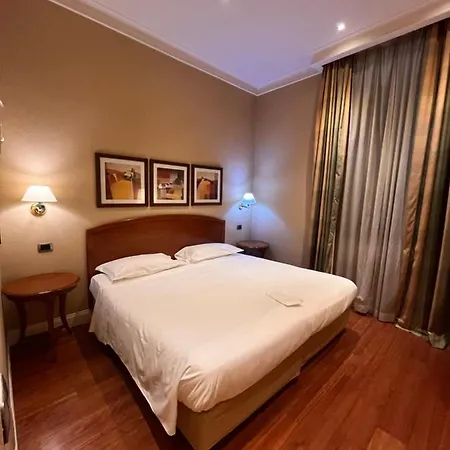 Lh Lloyd 3* Roma