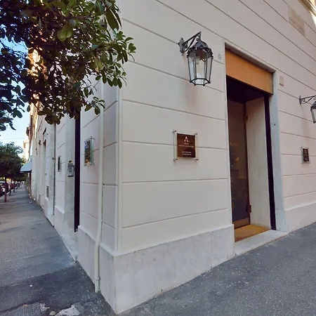 Lh Lloyd Ξενοδοχείο 3*